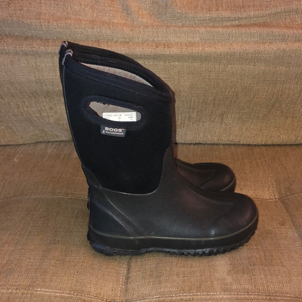 BOGS size 3 winter boots